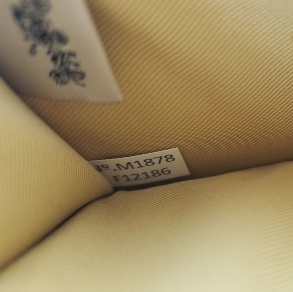 COACH Yellow Skinny Card and Keychain Case F12186 - Picture 8 of 8